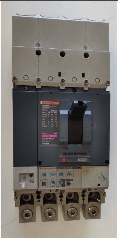 Palanca de breaker NS630 repuesto